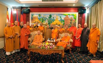 Chủ tịch Liên minh Phật giáo Lào tiếp đón thân mật Phái đoàn Giáo hội Phật giáo Việt Nam