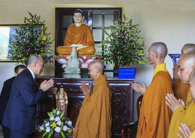 Quốc vương Campuchia thăm chùa Linh Ứng. 