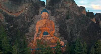 Bức họa Phật Thích Ca khắc trên vách đá lớn nhất tại Nga