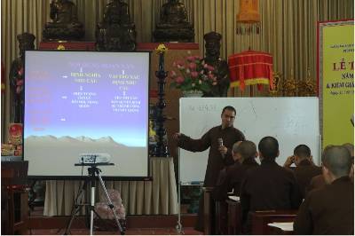 Đại đức Thích Chánh Thuần - Bài thiết kế PowerPoint mẫu  trong thuyết giảng Phật giáo, chủ đề 
